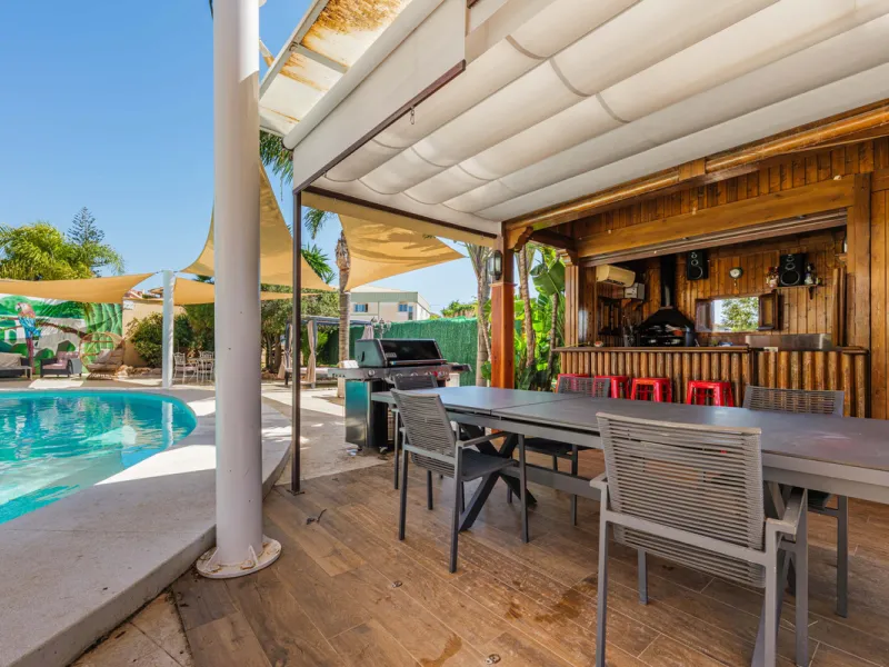 House - Detached Villa в продаже в Málaga, Málaga. В доме 8 спален и 5 ванных комнат. Площадь дома 685 м². Площадь участка 1250 м²