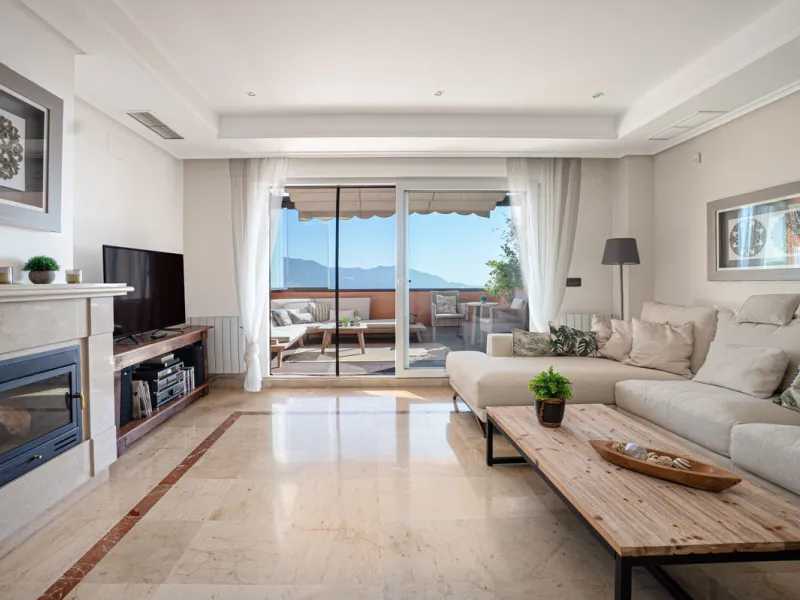 Penthouse Greenvalley is a luxury duplex in Marbella with breathtaking panoramic views. The home features three terraces, three bedrooms, and elegant modern finishes. The spaces are bright and open, designed for comfort and natural light throughout the da