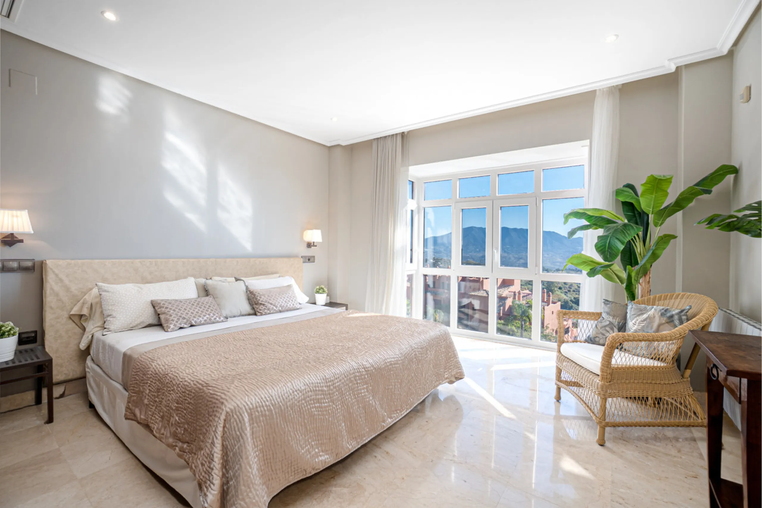 Penthouse Greenvalley is a luxury duplex in Marbella with breathtaking panoramic views. The home features three terraces, three bedrooms, and elegant modern finishes. The spaces are bright and open, designed for comfort and natural light throughout the da