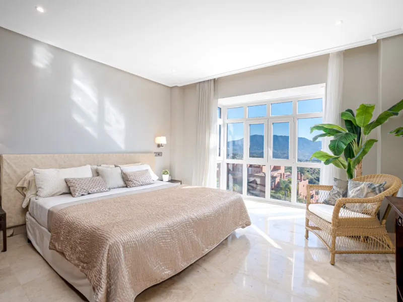 Penthouse Greenvalley is a luxury duplex in Marbella with breathtaking panoramic views. The home features three terraces, three bedrooms, and elegant modern finishes. The spaces are bright and open, designed for comfort and natural light throughout the da