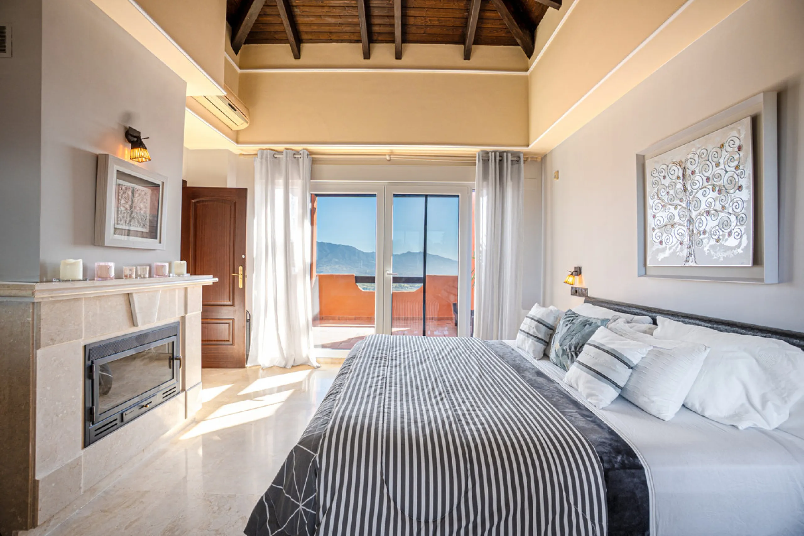 Penthouse Greenvalley is a luxury duplex in Marbella with breathtaking panoramic views. The home features three terraces, three bedrooms, and elegant modern finishes. The spaces are bright and open, designed for comfort and natural light throughout the da