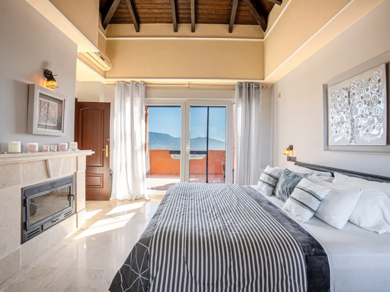 Penthouse Greenvalley is a luxury duplex in Marbella with breathtaking panoramic views. The home features three terraces, three bedrooms, and elegant modern finishes. The spaces are bright and open, designed for comfort and natural light throughout the da