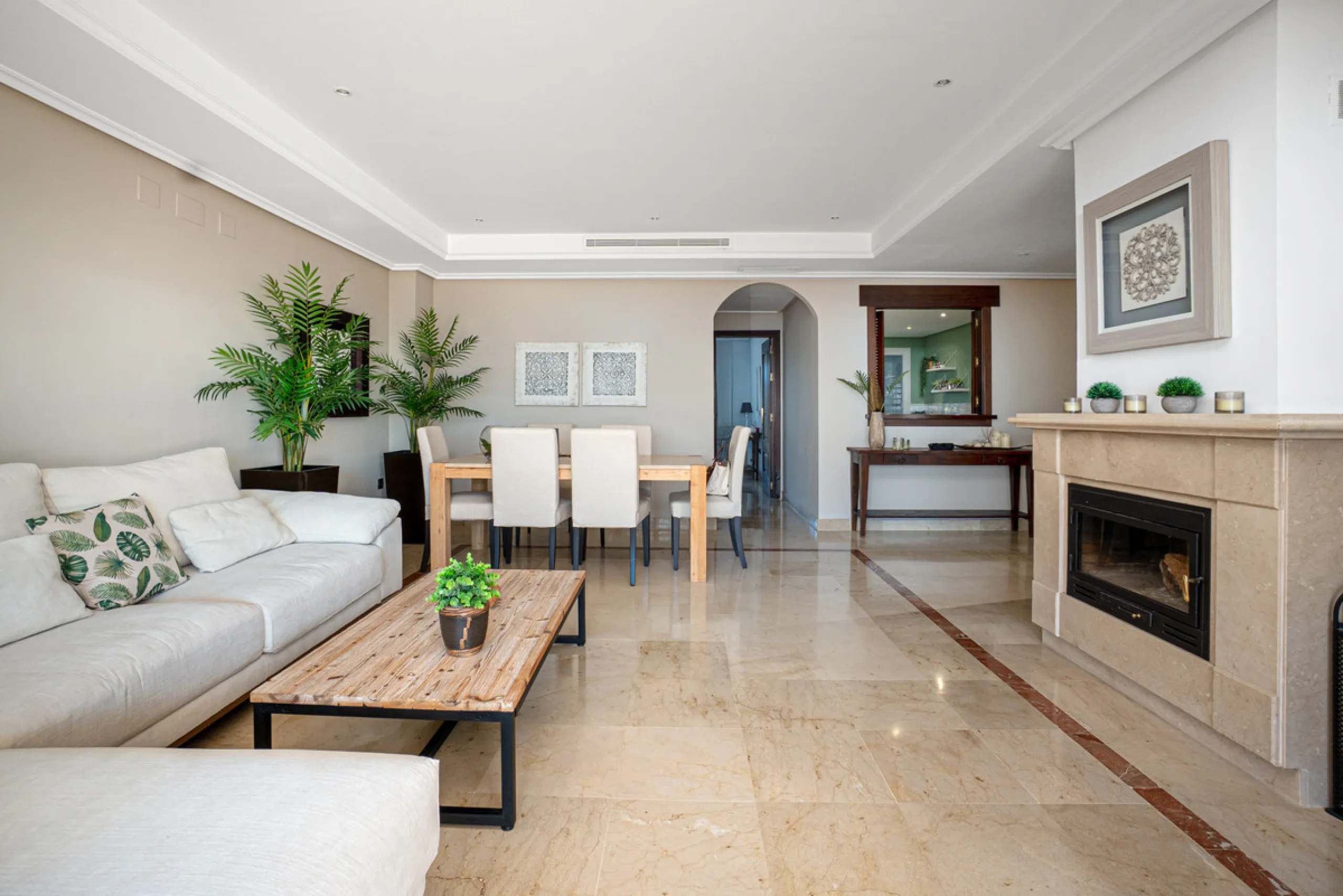Penthouse Greenvalley is a luxury duplex in Marbella with breathtaking panoramic views. The home features three terraces, three bedrooms, and elegant modern finishes. The spaces are bright and open, designed for comfort and natural light throughout the da