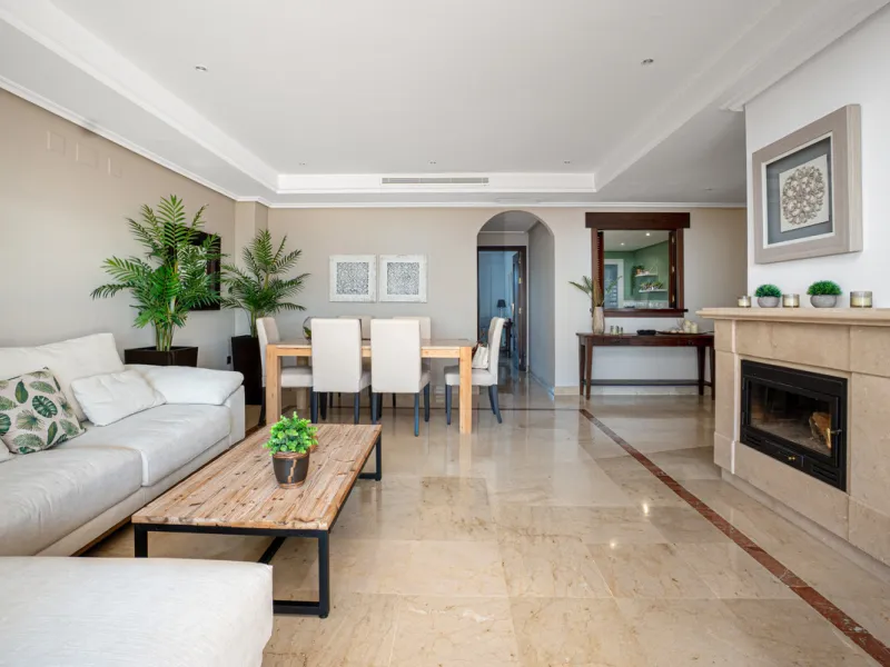 Penthouse Greenvalley is a luxury duplex in Marbella with breathtaking panoramic views. The home features three terraces, three bedrooms, and elegant modern finishes. The spaces are bright and open, designed for comfort and natural light throughout the da