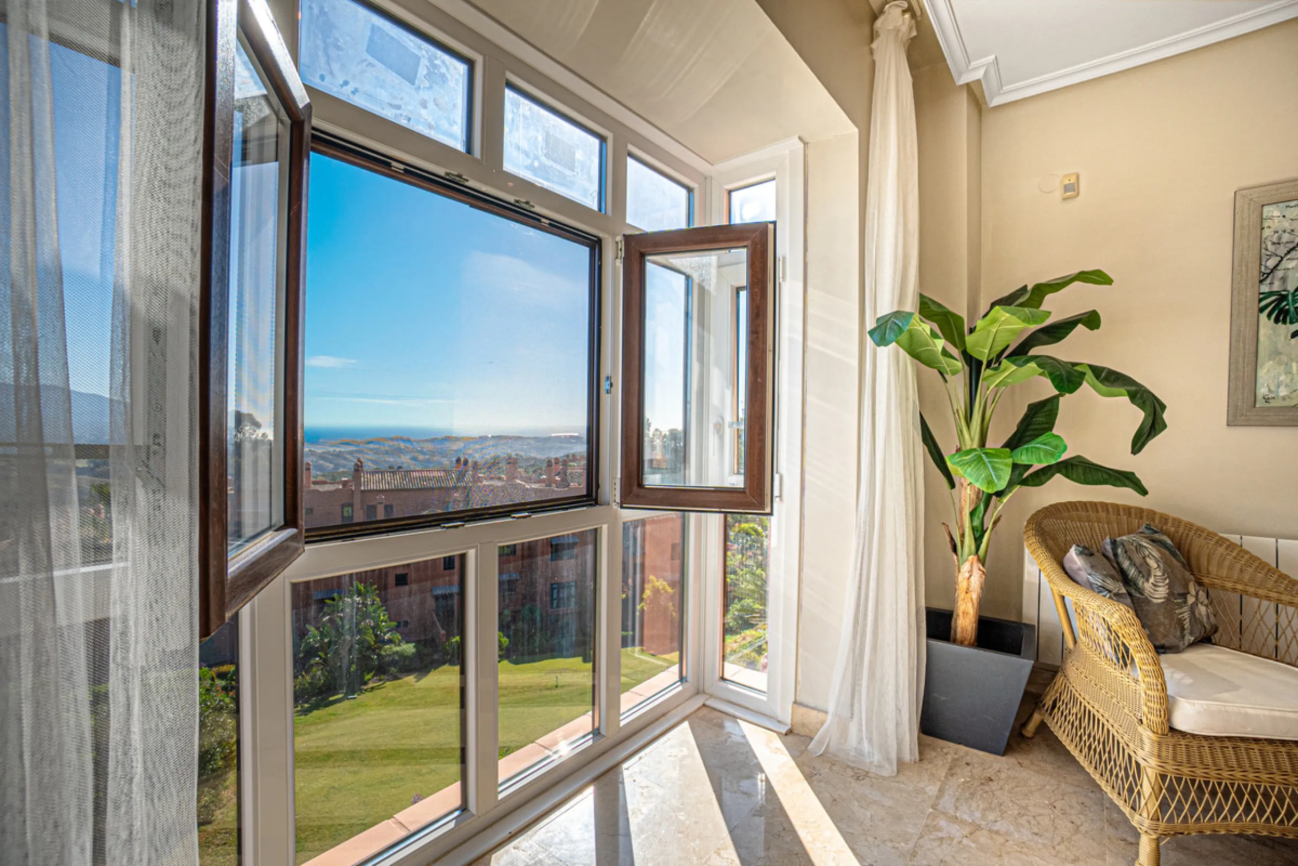 Penthouse Greenvalley is a luxury duplex in Marbella with breathtaking panoramic views. The home features three terraces, three bedrooms, and elegant modern finishes. The spaces are bright and open, designed for comfort and natural light throughout the da