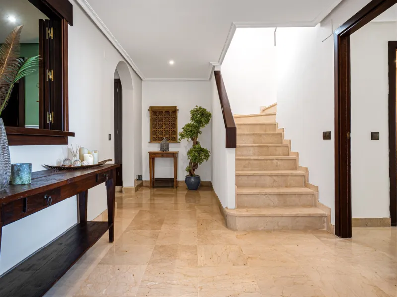 Penthouse Greenvalley is a luxury duplex in Marbella with breathtaking panoramic views. The home features three terraces, three bedrooms, and elegant modern finishes. The spaces are bright and open, designed for comfort and natural light throughout the da