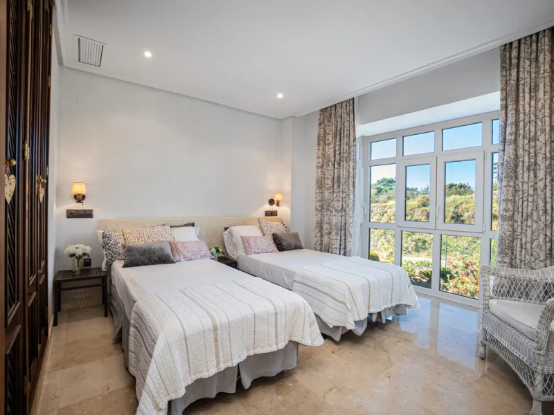 Penthouse Greenvalley is a luxury duplex in Marbella with breathtaking panoramic views. The home features three terraces, three bedrooms, and elegant modern finishes. The spaces are bright and open, designed for comfort and natural light throughout the da