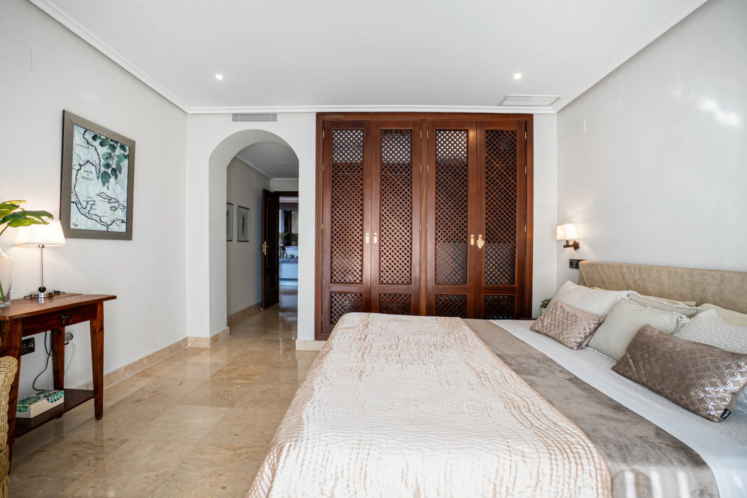 Penthouse Greenvalley is a luxury duplex in Marbella with breathtaking panoramic views. The home features three terraces, three bedrooms, and elegant modern finishes. The spaces are bright and open, designed for comfort and natural light throughout the da