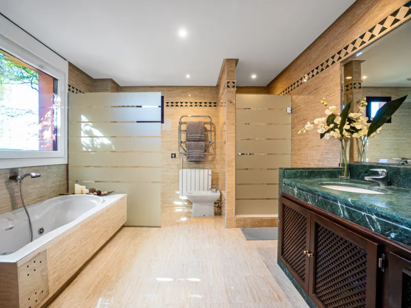 Penthouse Greenvalley is a luxury duplex in Marbella with breathtaking panoramic views. The home features three terraces, three bedrooms, and elegant modern finishes. The spaces are bright and open, designed for comfort and natural light throughout the da