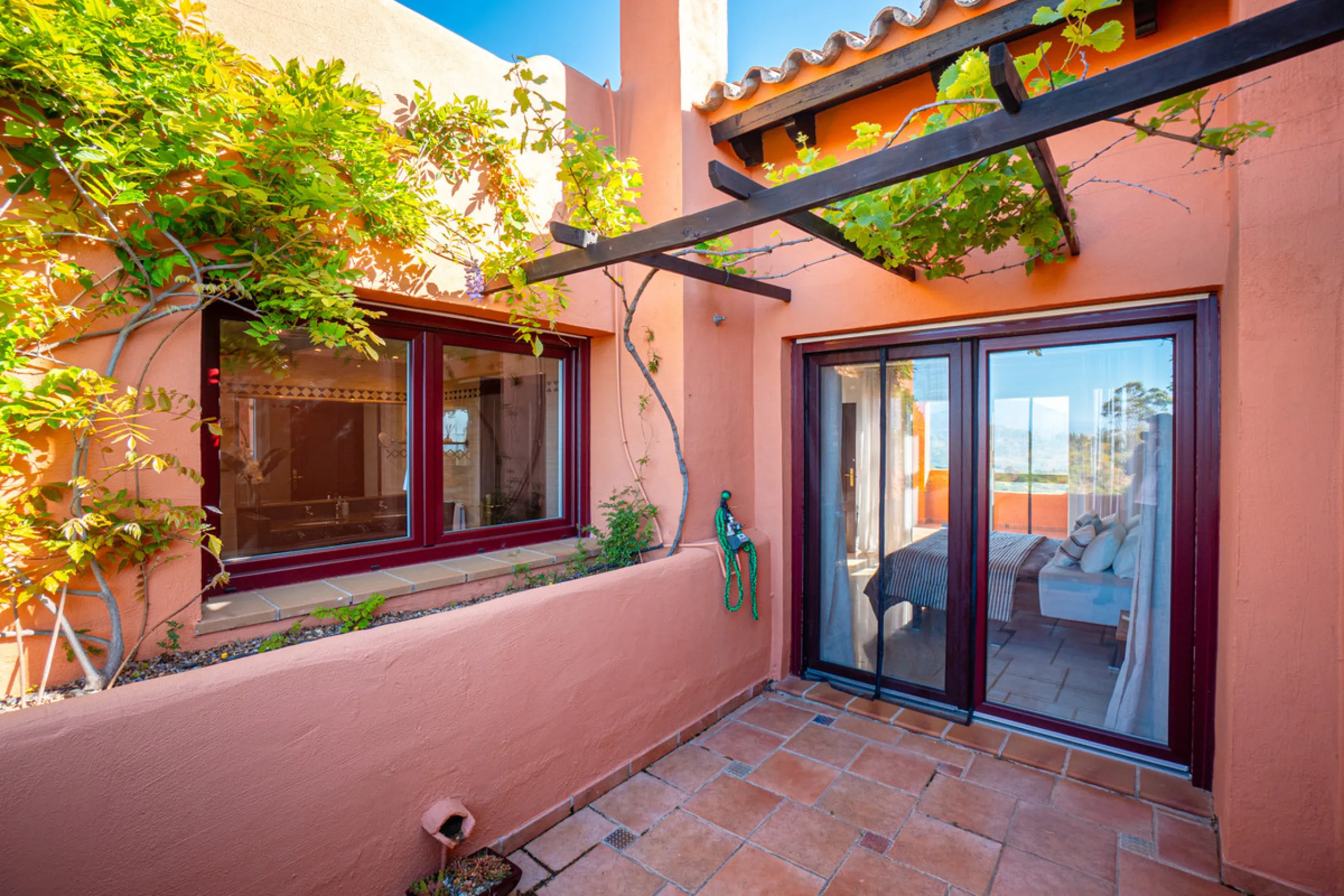 Penthouse Greenvalley is a luxury duplex in Marbella with breathtaking panoramic views. The home features three terraces, three bedrooms, and elegant modern finishes. The spaces are bright and open, designed for comfort and natural light throughout the da