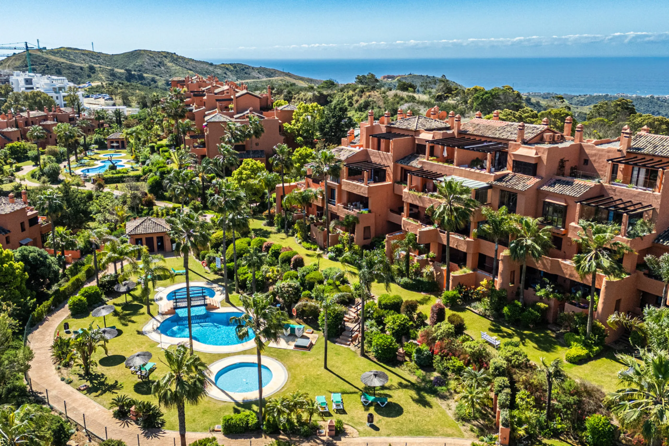 Penthouse Greenvalley is a luxury duplex in Marbella with breathtaking panoramic views. The home features three terraces, three bedrooms, and elegant modern finishes. The spaces are bright and open, designed for comfort and natural light throughout the da