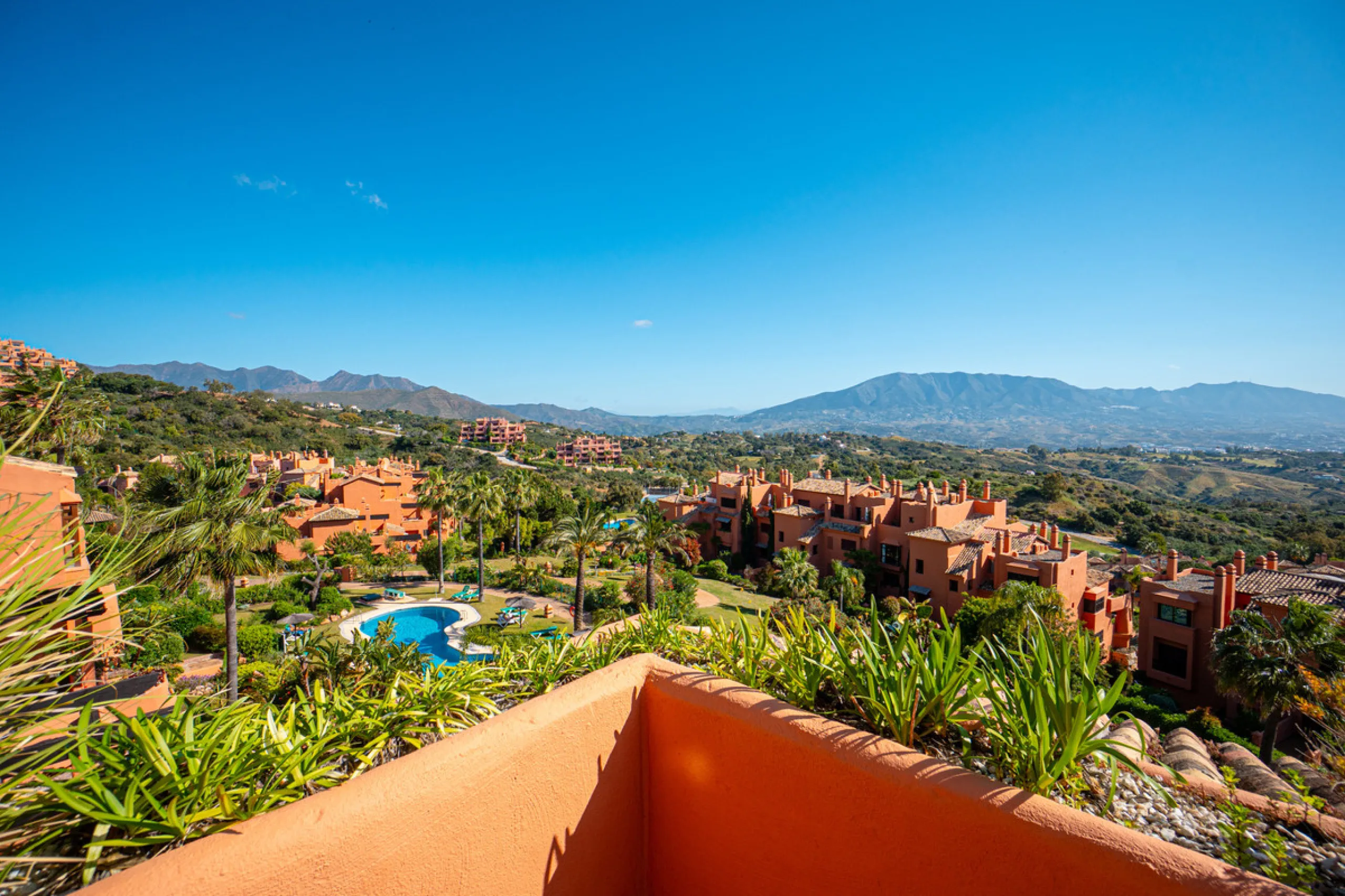Penthouse Greenvalley is a luxury duplex in Marbella with breathtaking panoramic views. The home features three terraces, three bedrooms, and elegant modern finishes. The spaces are bright and open, designed for comfort and natural light throughout the da