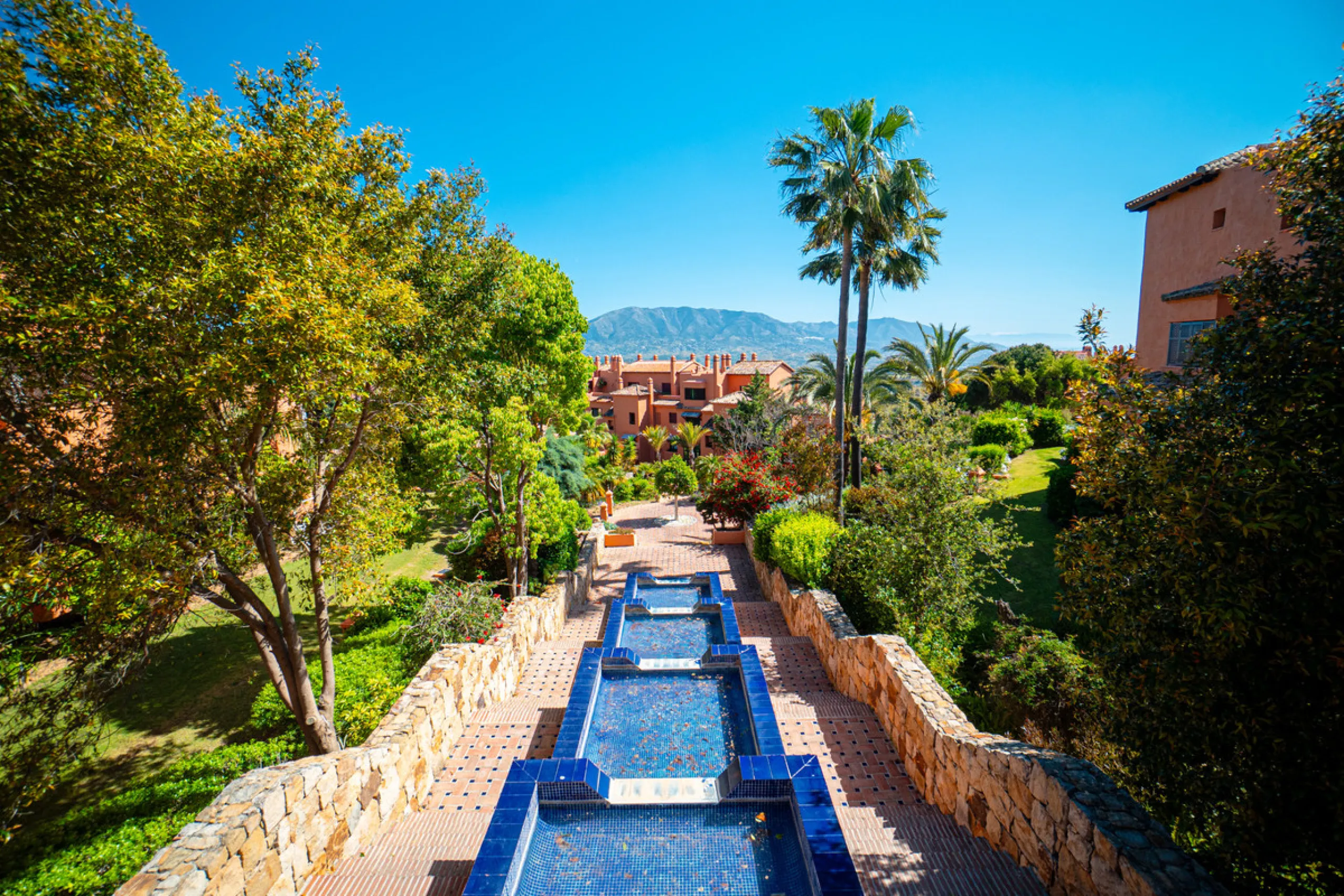 Penthouse Greenvalley is a luxury duplex in Marbella with breathtaking panoramic views. The home features three terraces, three bedrooms, and elegant modern finishes. The spaces are bright and open, designed for comfort and natural light throughout the da