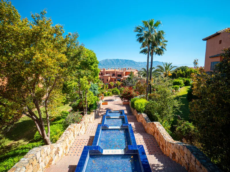 Penthouse Greenvalley is a luxury duplex in Marbella with breathtaking panoramic views. The home features three terraces, three bedrooms, and elegant modern finishes. The spaces are bright and open, designed for comfort and natural light throughout the da