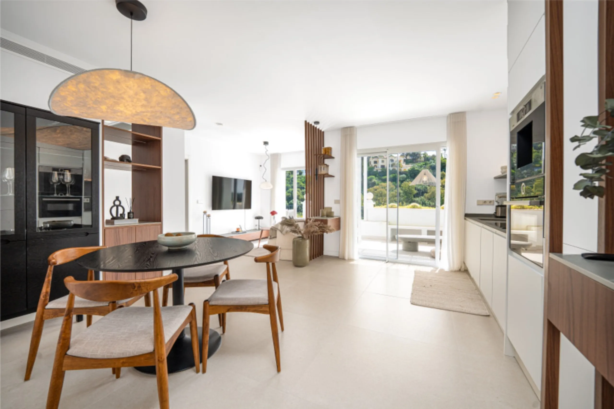 Apartment - Middle Floor Apartment в продаже в Benahavís, Málaga. В доме 2 спален и 3 ванных комнат. Площадь дома 110 м²