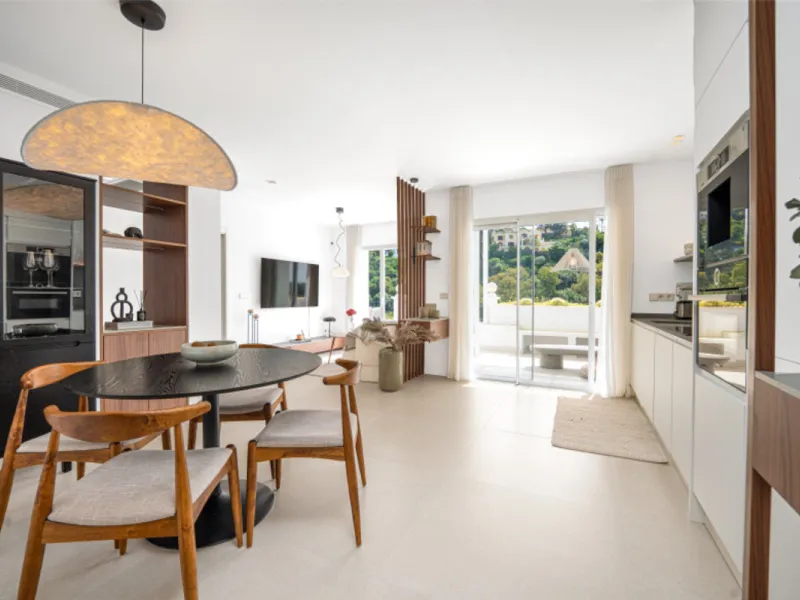 Apartment Oslo is a top-floor residence in La Quinta that offers exceptional views and refined living. The home features two bedrooms and three bathrooms across 110 square meters of space. Every area has been designed for comfort and ease, with an open la