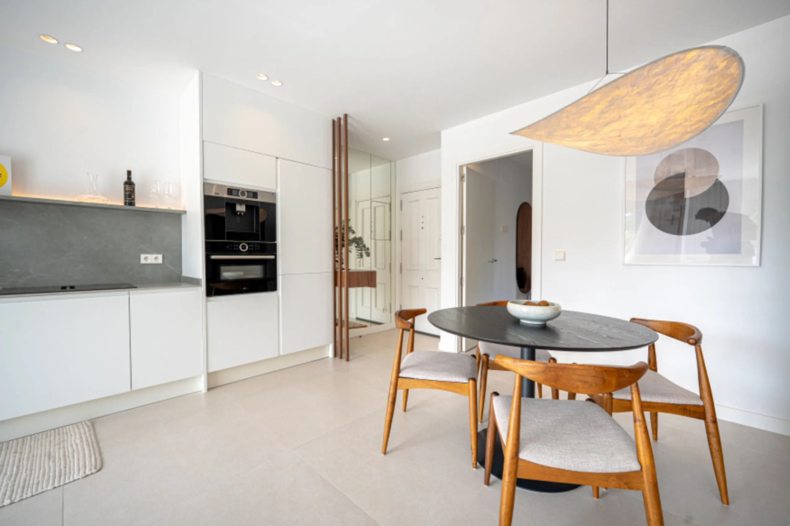 Apartment - Middle Floor Apartment в продаже в Benahavís, Málaga. В доме 2 спален и 3 ванных комнат. Площадь дома 110 м²