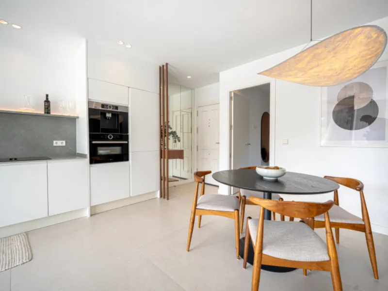 Apartment - Middle Floor Apartment в продаже в Benahavís, Málaga. В доме 2 спален и 3 ванных комнат. Площадь дома 110 м²