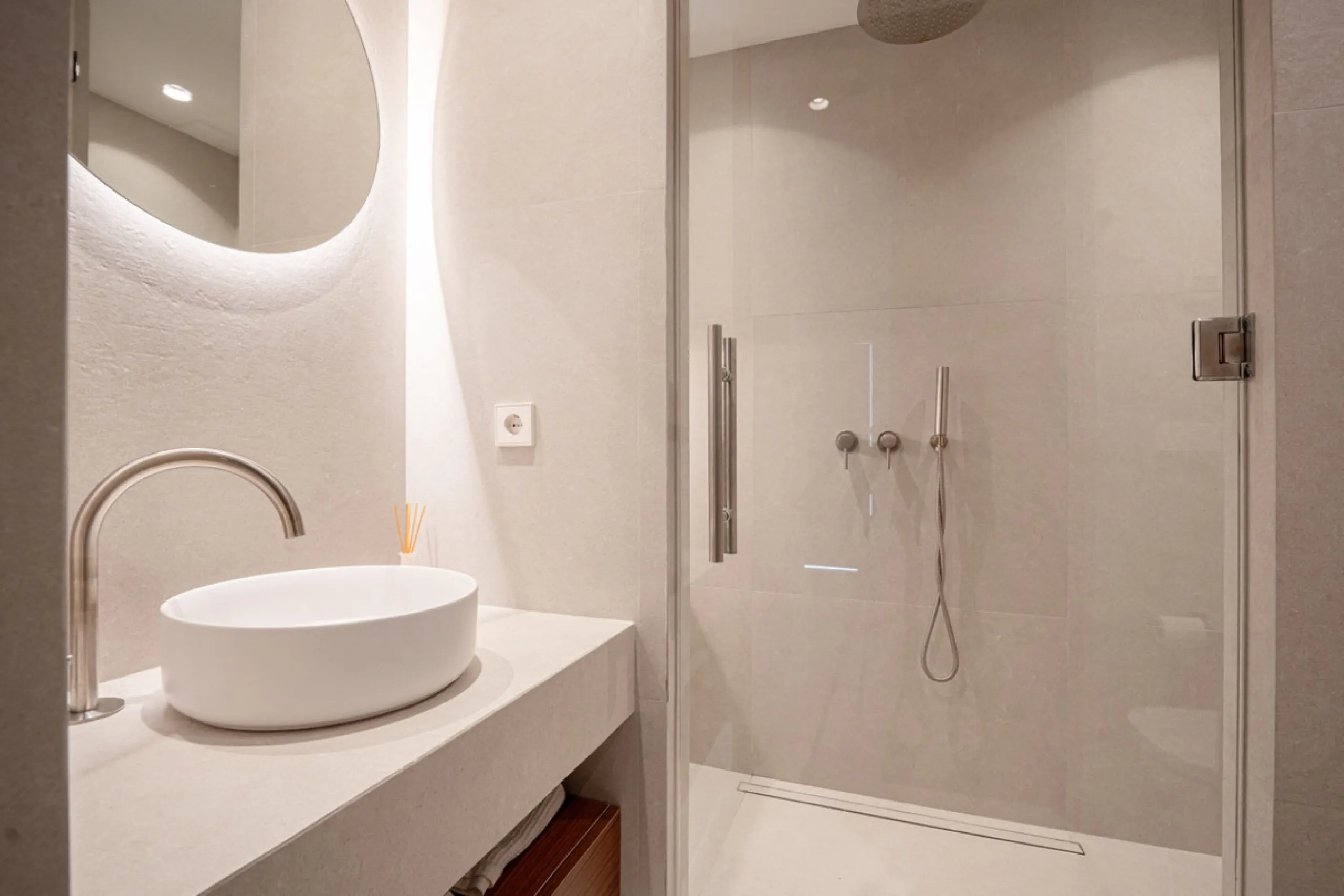 Apartment - Middle Floor Apartment в продаже в Benahavís, Málaga. В доме 2 спален и 3 ванных комнат. Площадь дома 110 м²