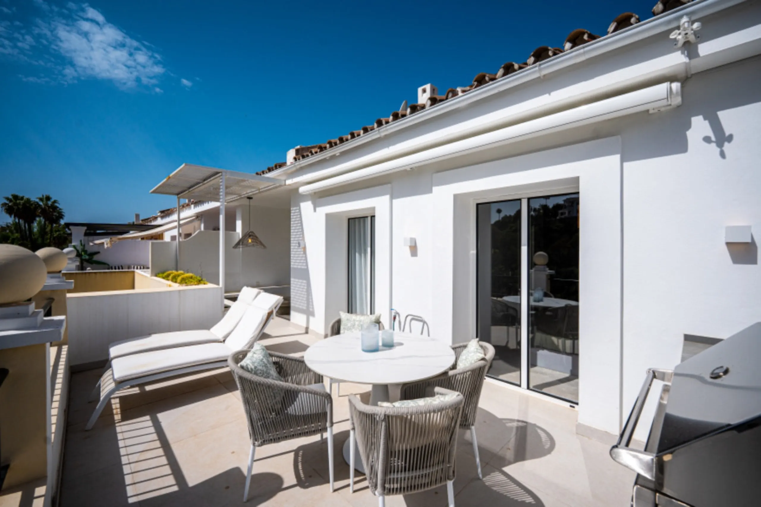 Apartment - Middle Floor Apartment в продаже в Benahavís, Málaga. В доме 2 спален и 3 ванных комнат. Площадь дома 110 м²