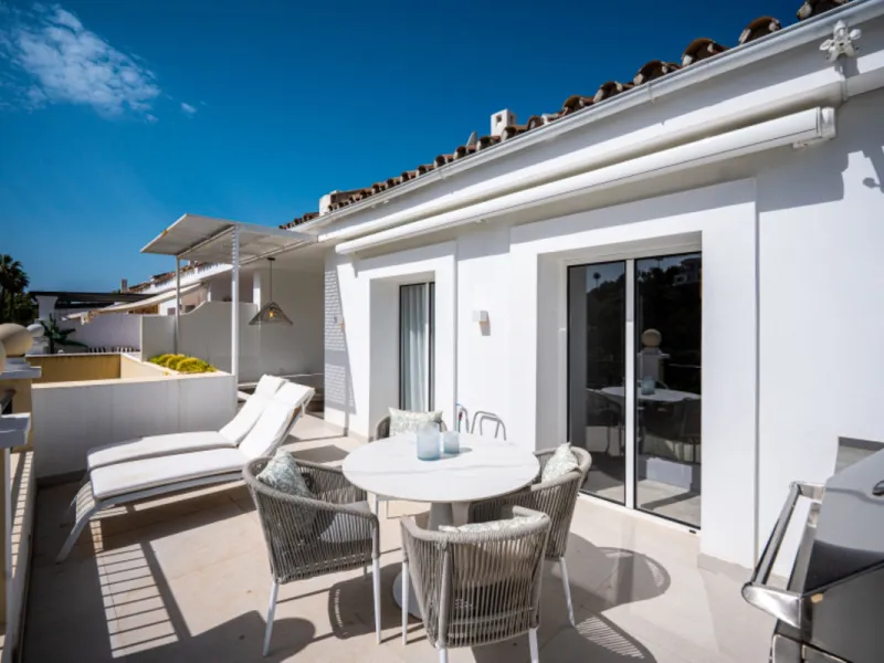 Apartment - Middle Floor Apartment в продаже в Benahavís, Málaga. В доме 2 спален и 3 ванных комнат. Площадь дома 110 м²