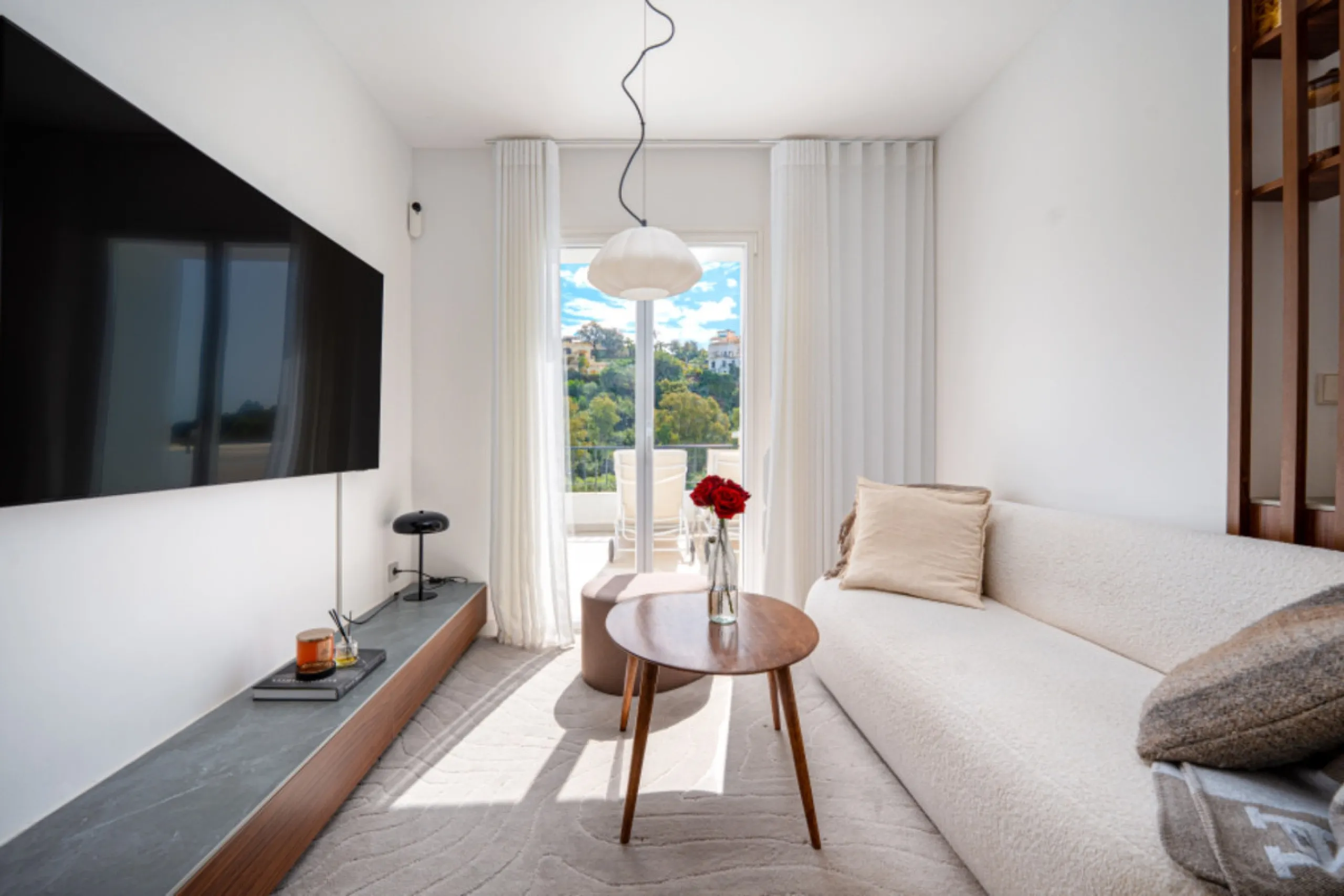 Apartment - Middle Floor Apartment в продаже в Benahavís, Málaga. В доме 2 спален и 3 ванных комнат. Площадь дома 110 м²