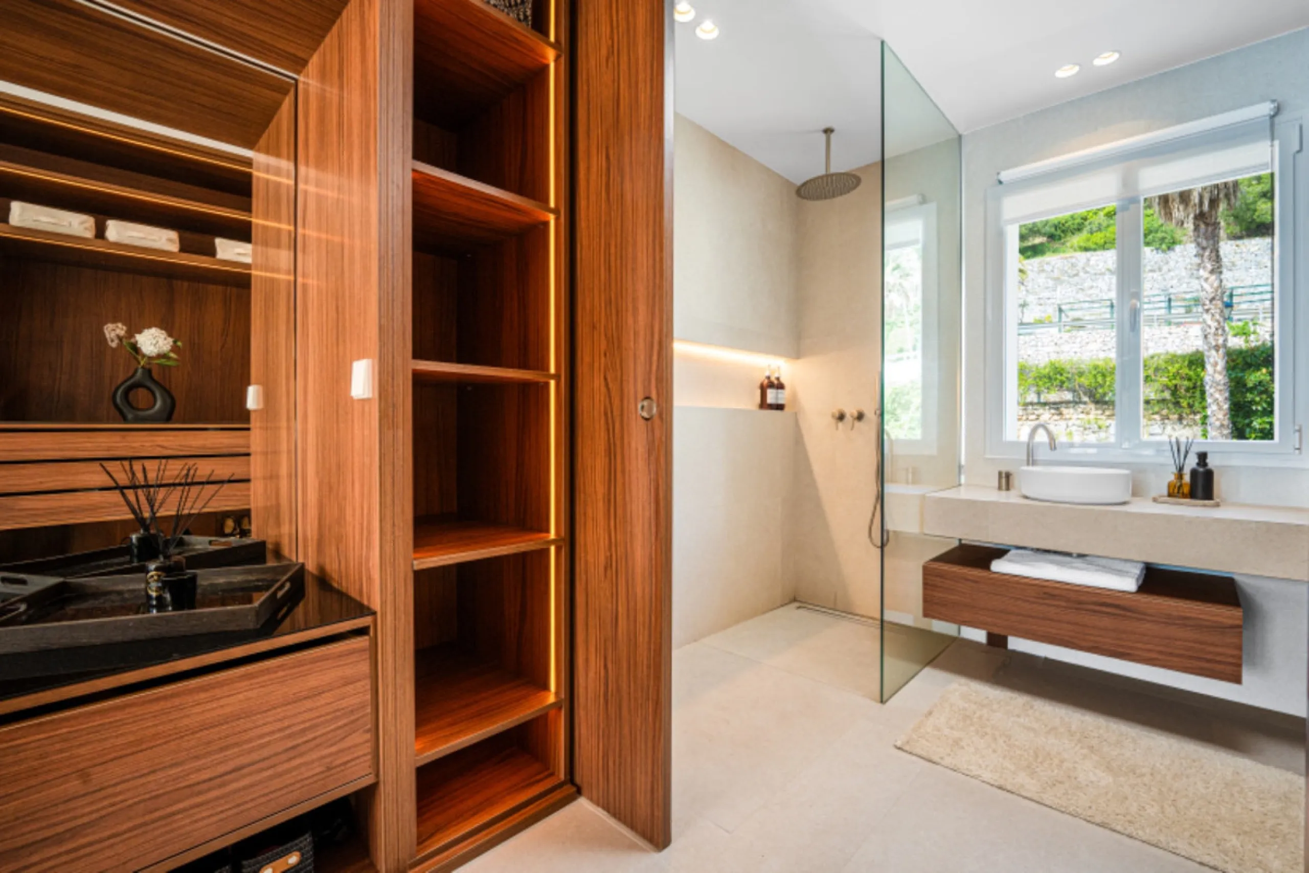 Apartment - Middle Floor Apartment в продаже в Benahavís, Málaga. В доме 2 спален и 3 ванных комнат. Площадь дома 110 м²