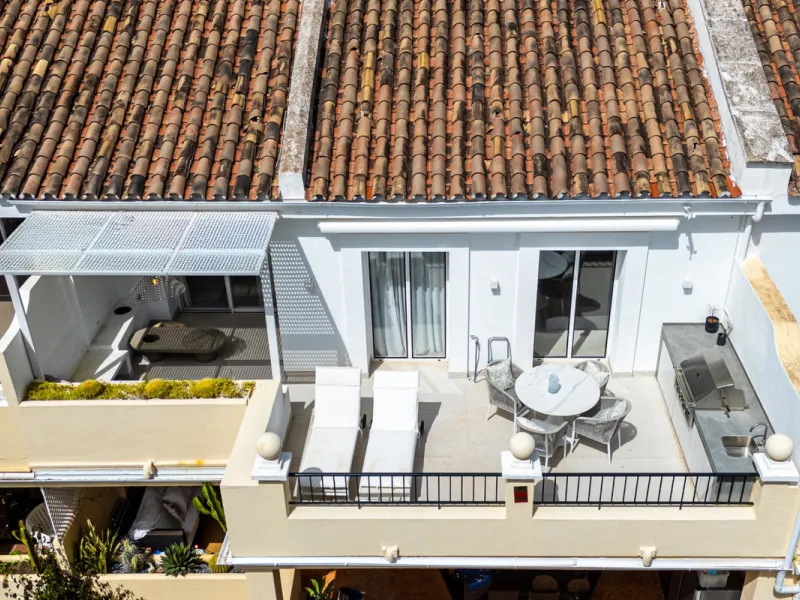 Apartment - Middle Floor Apartment в продаже в Benahavís, Málaga. В доме 2 спален и 3 ванных комнат. Площадь дома 110 м²