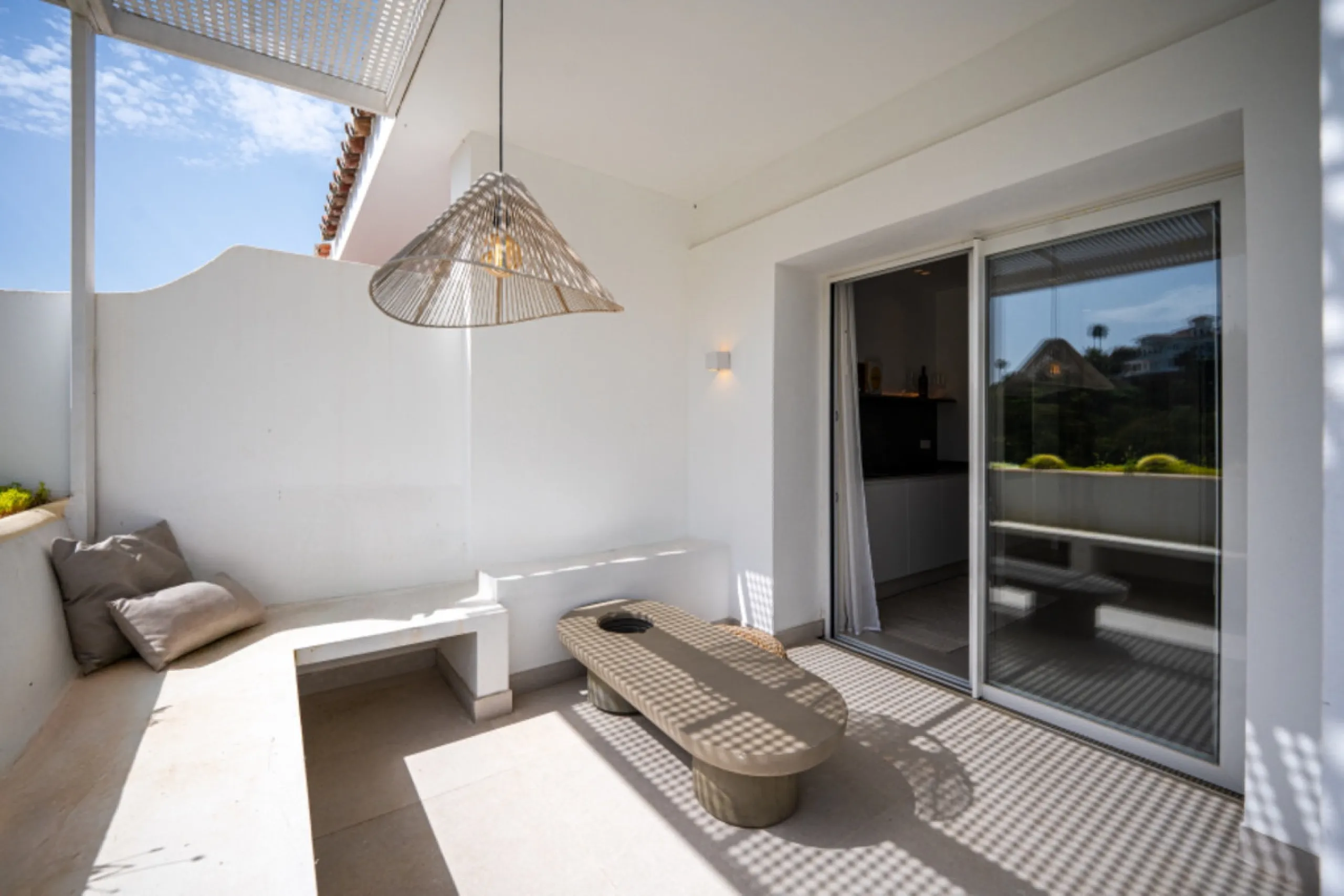 Apartment - Middle Floor Apartment в продаже в Benahavís, Málaga. В доме 2 спален и 3 ванных комнат. Площадь дома 110 м²