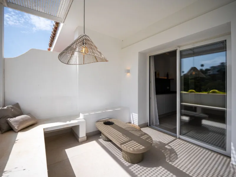 Apartment - Middle Floor Apartment в продаже в Benahavís, Málaga. В доме 2 спален и 3 ванных комнат. Площадь дома 110 м²
