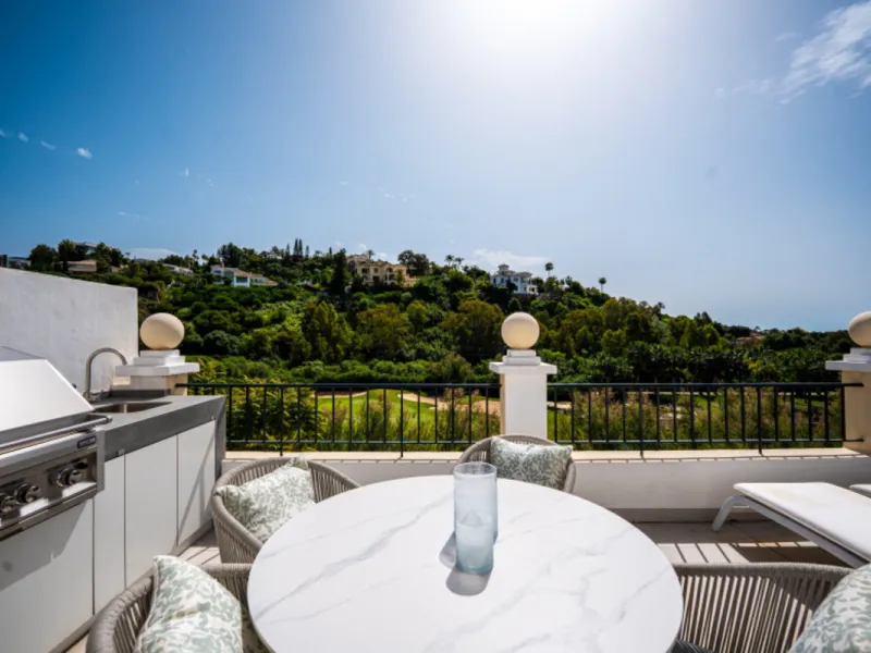 Apartment - Middle Floor Apartment в продаже в Benahavís, Málaga. В доме 2 спален и 3 ванных комнат. Площадь дома 110 м²