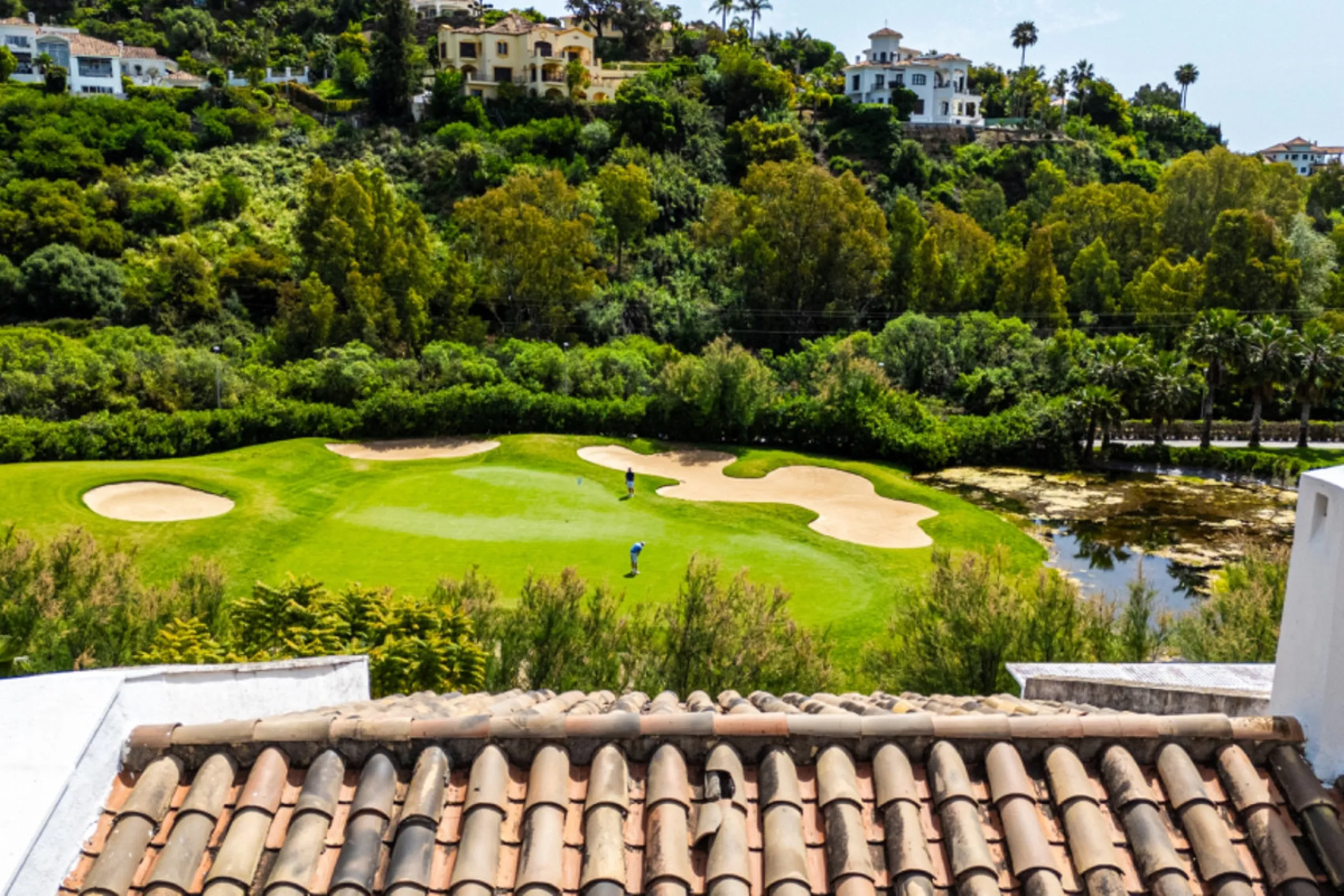 Apartment - Middle Floor Apartment в продаже в Benahavís, Málaga. В доме 2 спален и 3 ванных комнат. Площадь дома 110 м²