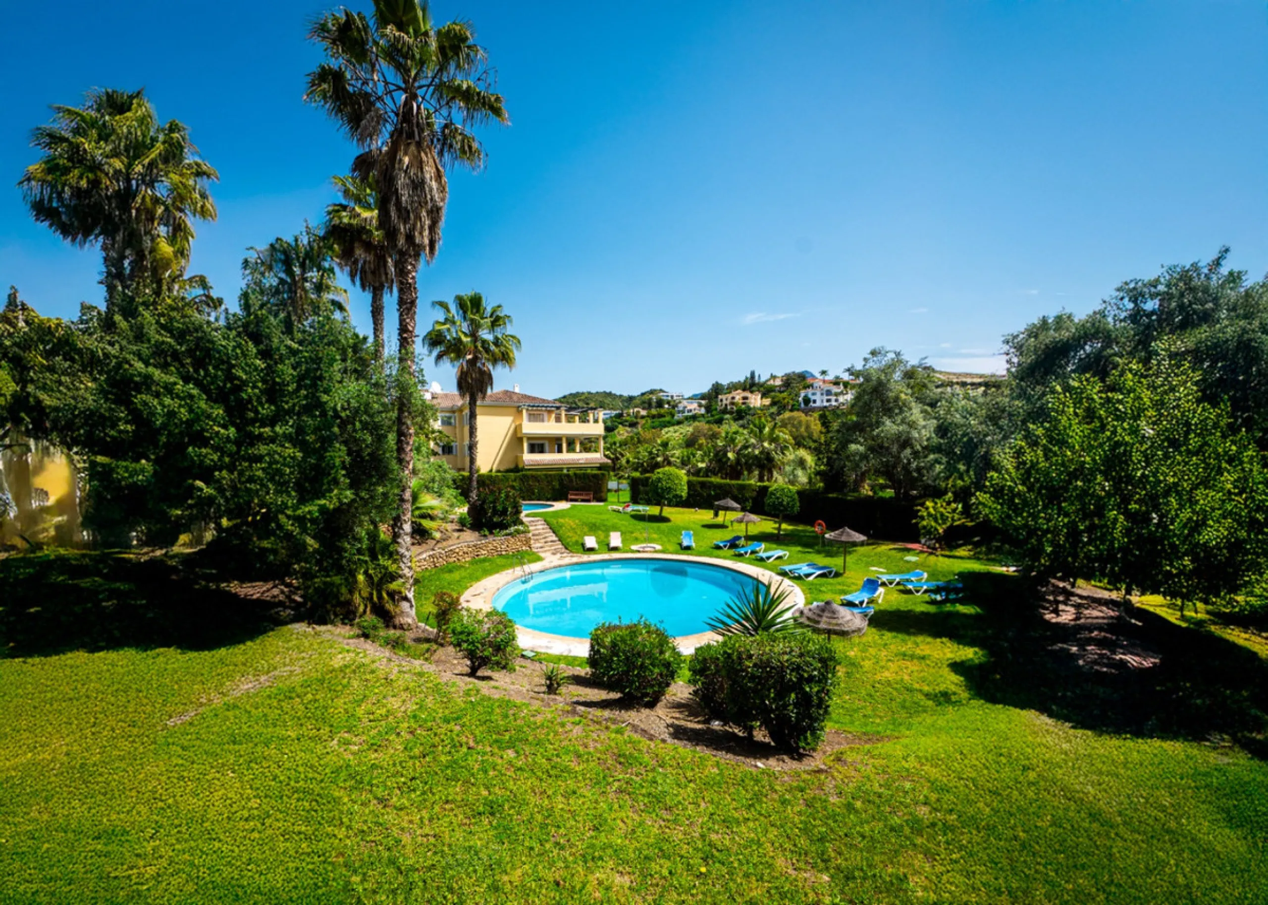 Apartment - Middle Floor Apartment в продаже в Benahavís, Málaga. В доме 2 спален и 3 ванных комнат. Площадь дома 110 м²