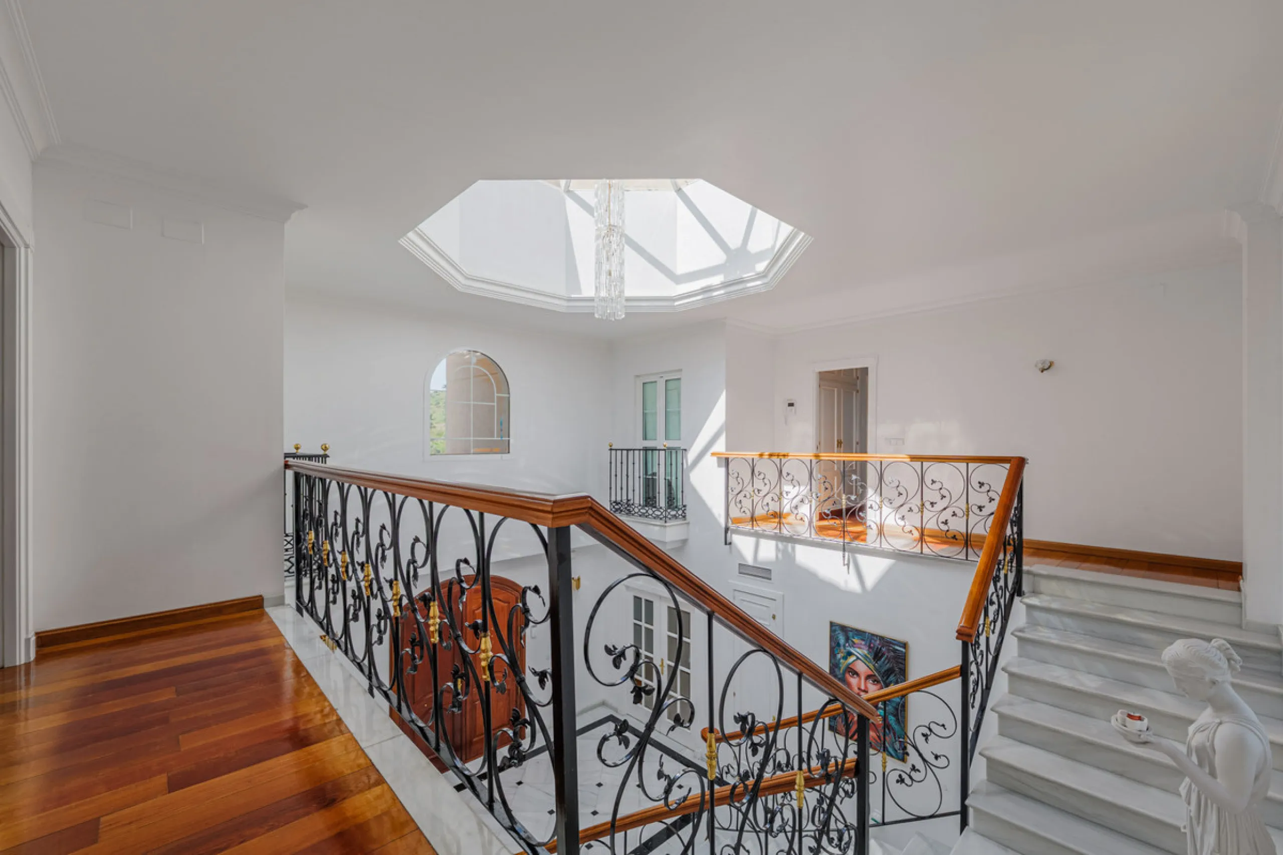 House - Detached Villa в продаже в Málaga, Málaga. В доме 8 спален и 5 ванных комнат. Площадь дома 685 м². Площадь участка 1250 м²