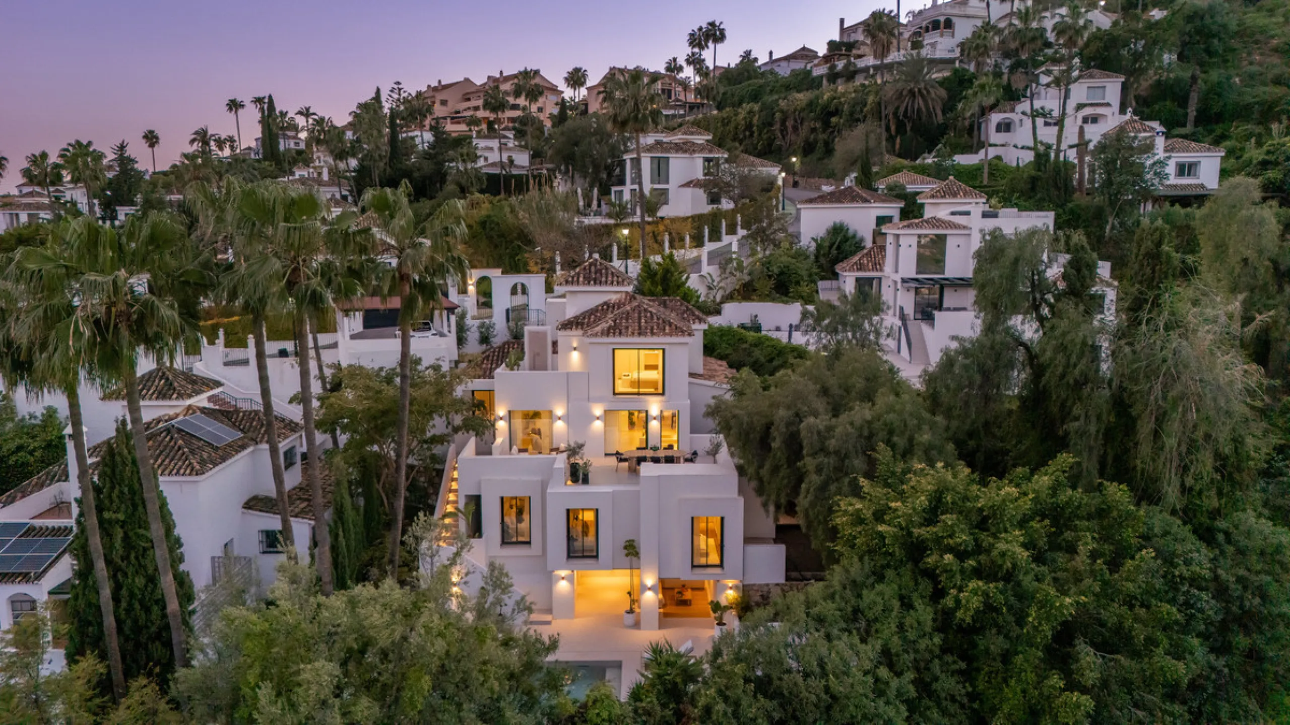 Welcome to a contemporary masterpiece located in the picturesque grounds of Los Naranjos Hill Club in La Cerquilla, Nueva Andalucía. This newly developed Andalusian-style villa offers privacy and elegance in a gated complex. The home's inviting interior i