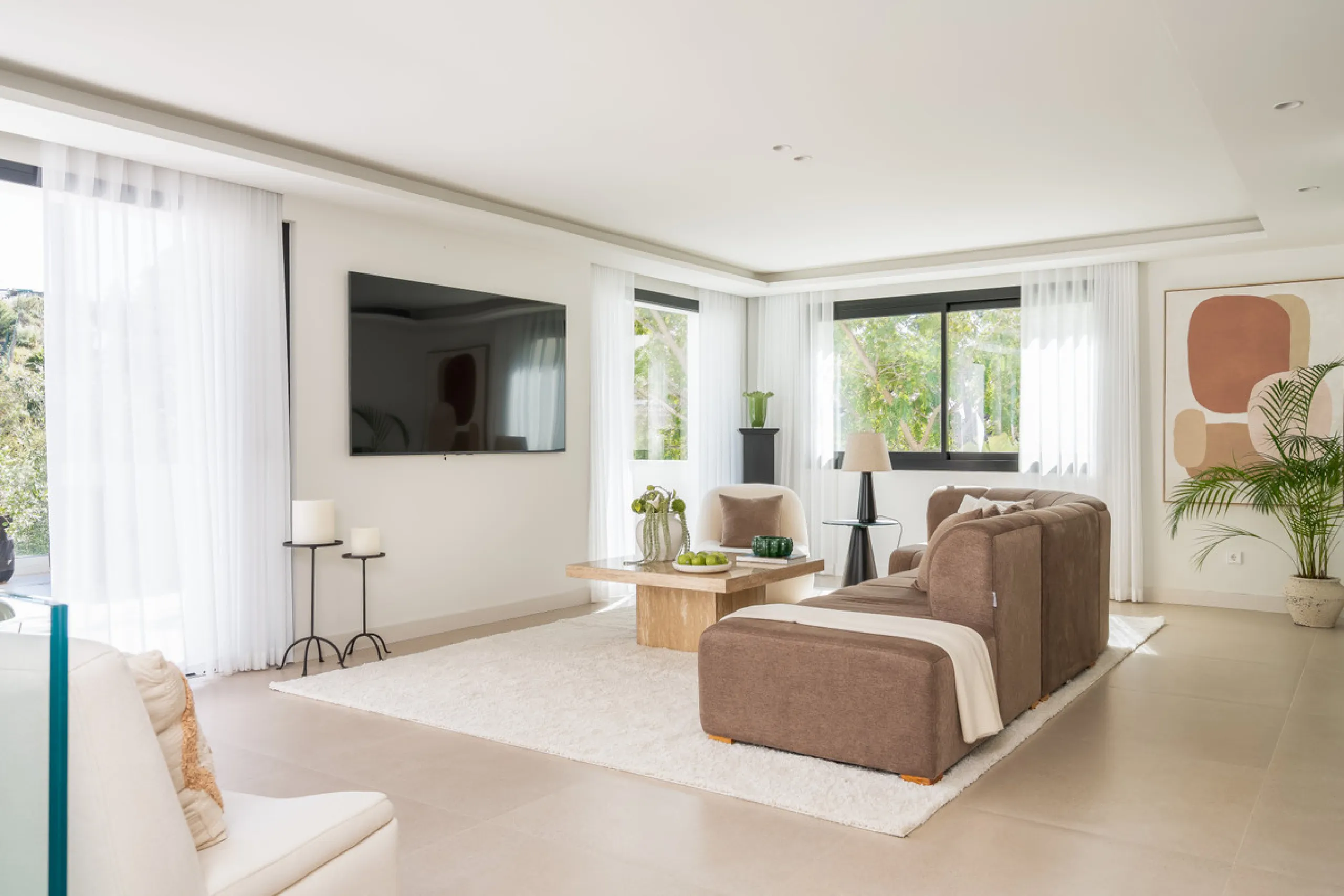 Welcome to a contemporary masterpiece located in the picturesque grounds of Los Naranjos Hill Club in La Cerquilla, Nueva Andalucía. This newly developed Andalusian-style villa offers privacy and elegance in a gated complex. The home's inviting interior i