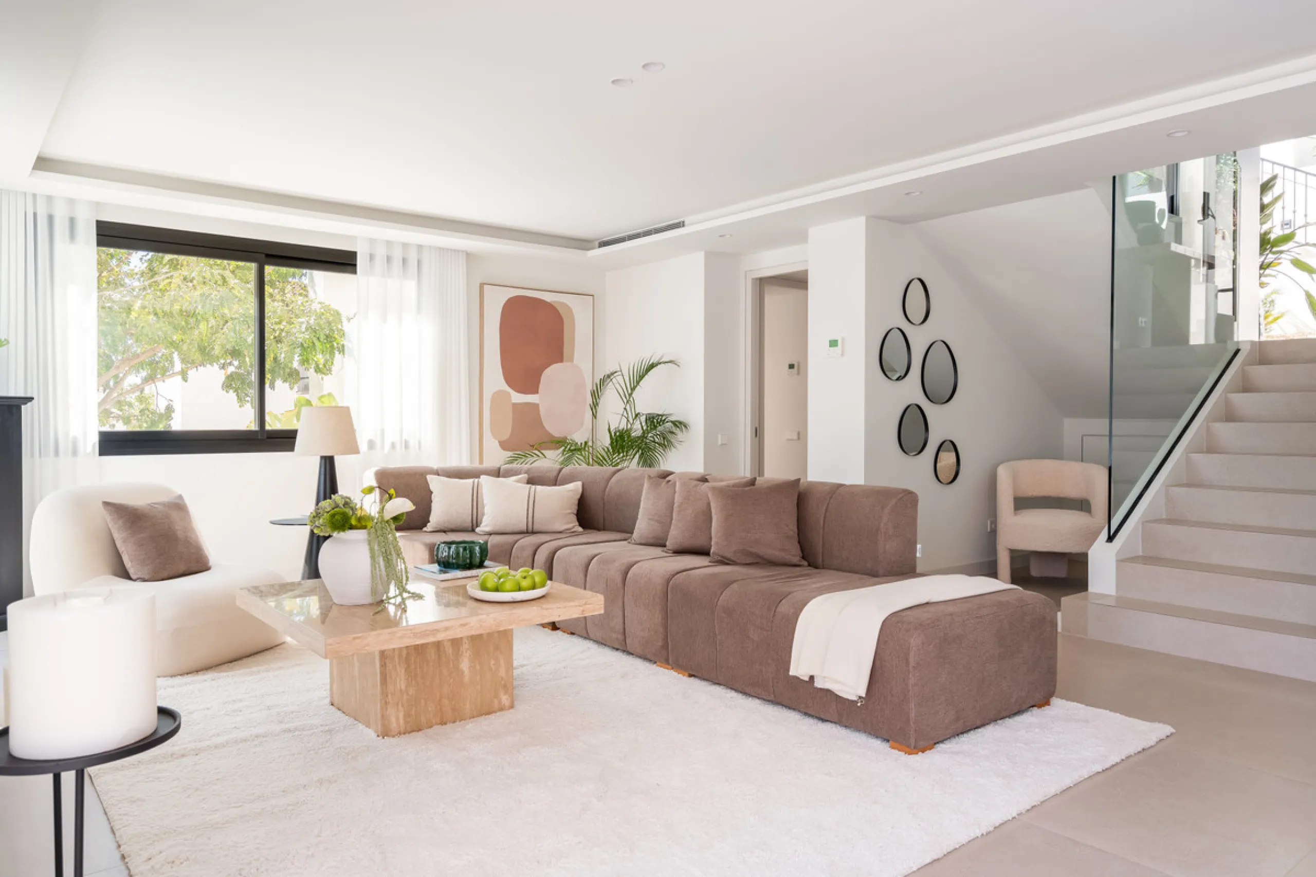 Welcome to a contemporary masterpiece located in the picturesque grounds of Los Naranjos Hill Club in La Cerquilla, Nueva Andalucía. This newly developed Andalusian-style villa offers privacy and elegance in a gated complex. The home's inviting interior i