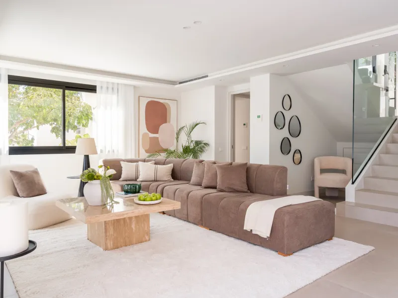 Welcome to a contemporary masterpiece located in the picturesque grounds of Los Naranjos Hill Club in La Cerquilla, Nueva Andalucía. This newly developed Andalusian-style villa offers privacy and elegance in a gated complex. The home's inviting interior i