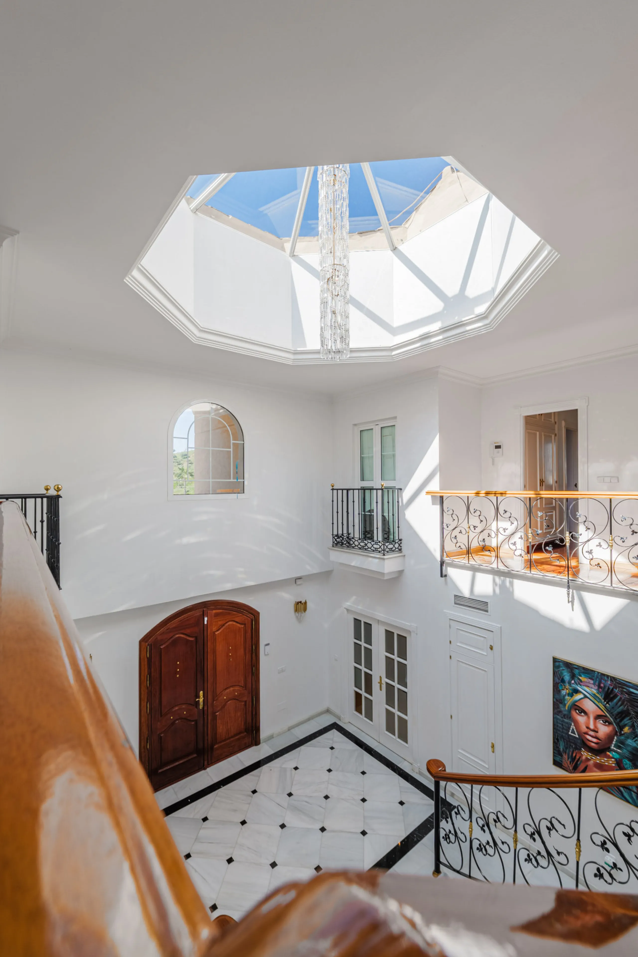 House - Detached Villa в продаже в Málaga, Málaga. В доме 8 спален и 5 ванных комнат. Площадь дома 685 м². Площадь участка 1250 м²