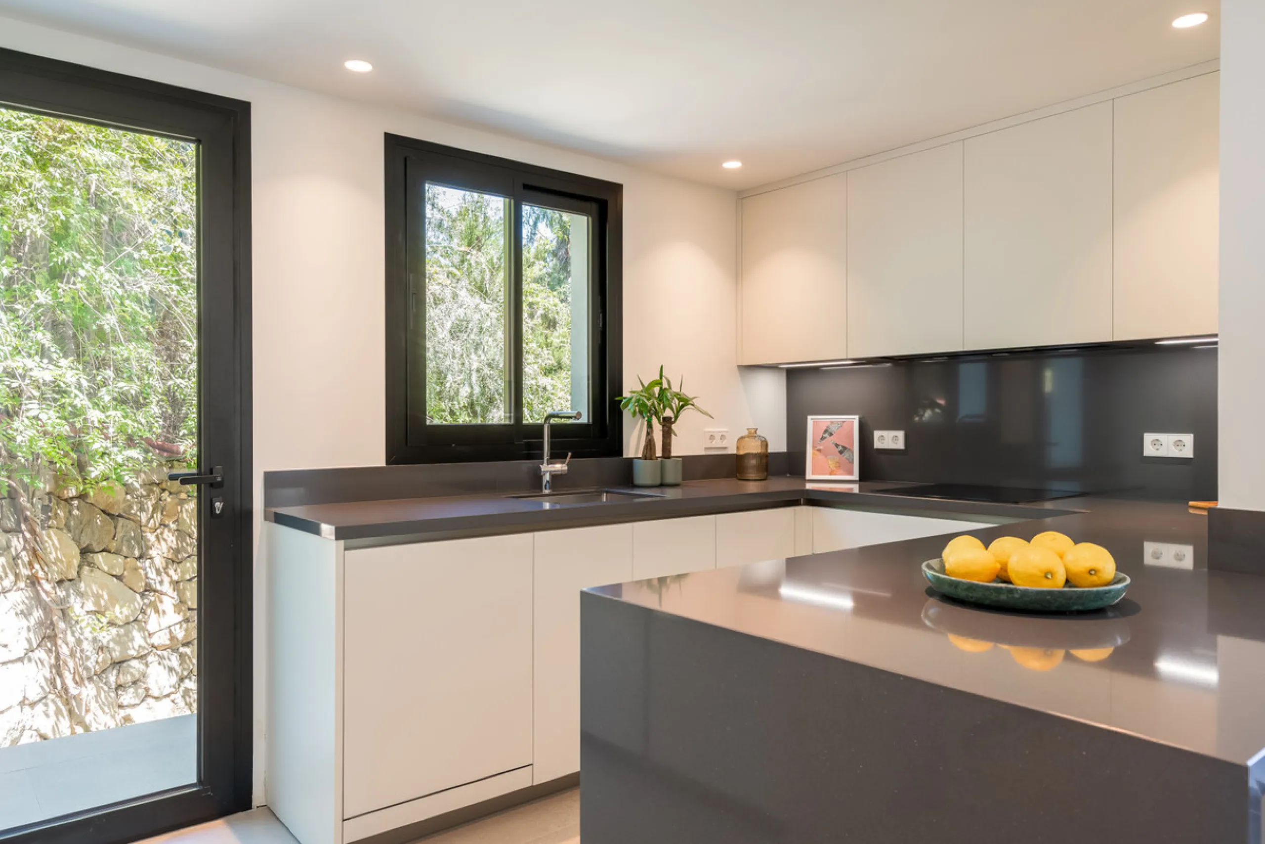 Welcome to a contemporary masterpiece located in the picturesque grounds of Los Naranjos Hill Club in La Cerquilla, Nueva Andalucía. This newly developed Andalusian-style villa offers privacy and elegance in a gated complex. The home's inviting interior i
