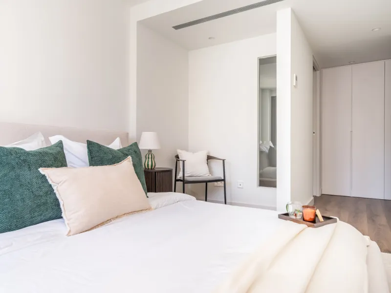 Welcome to a contemporary masterpiece located in the picturesque grounds of Los Naranjos Hill Club in La Cerquilla, Nueva Andalucía. This newly developed Andalusian-style villa offers privacy and elegance in a gated complex. The home's inviting interior i
