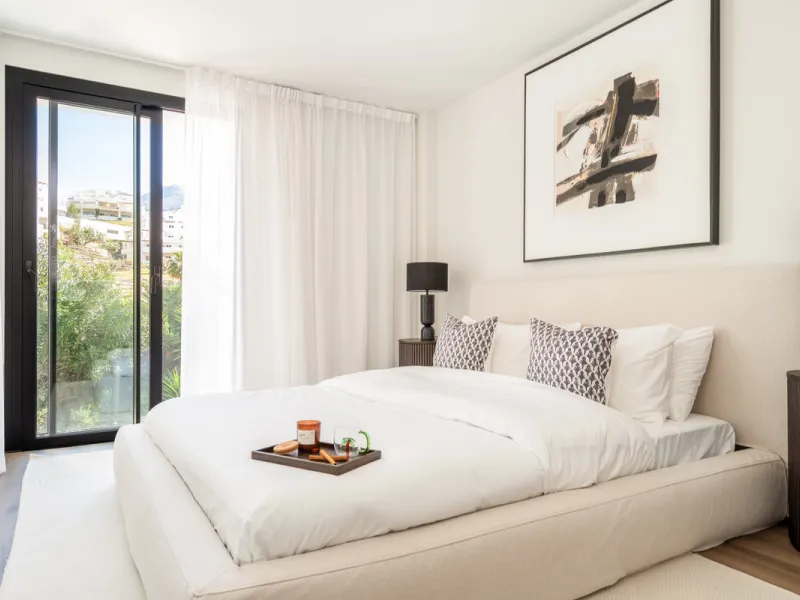 Welcome to a contemporary masterpiece located in the picturesque grounds of Los Naranjos Hill Club in La Cerquilla, Nueva Andalucía. This newly developed Andalusian-style villa offers privacy and elegance in a gated complex. The home's inviting interior i