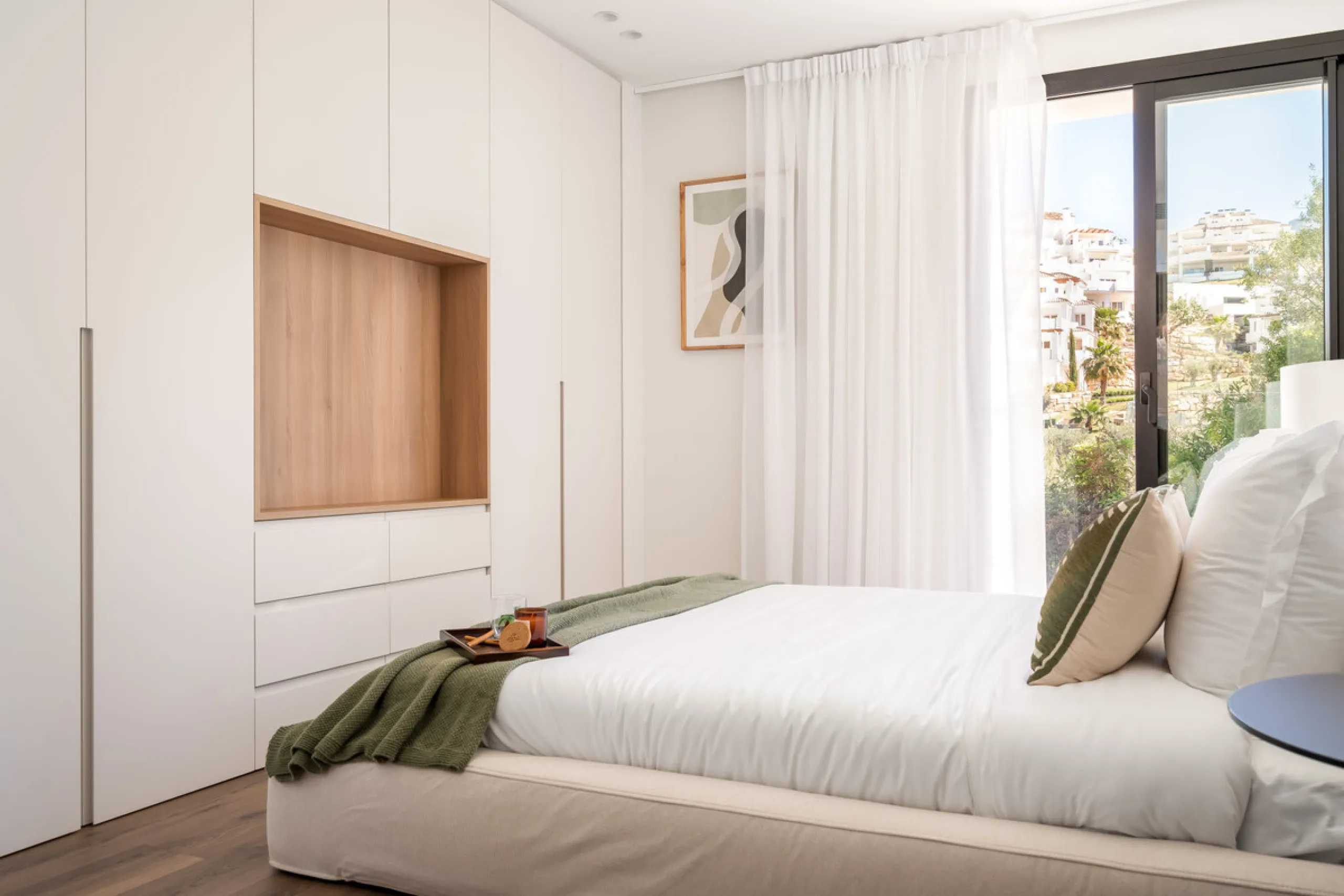 Welcome to a contemporary masterpiece located in the picturesque grounds of Los Naranjos Hill Club in La Cerquilla, Nueva Andalucía. This newly developed Andalusian-style villa offers privacy and elegance in a gated complex. The home's inviting interior i