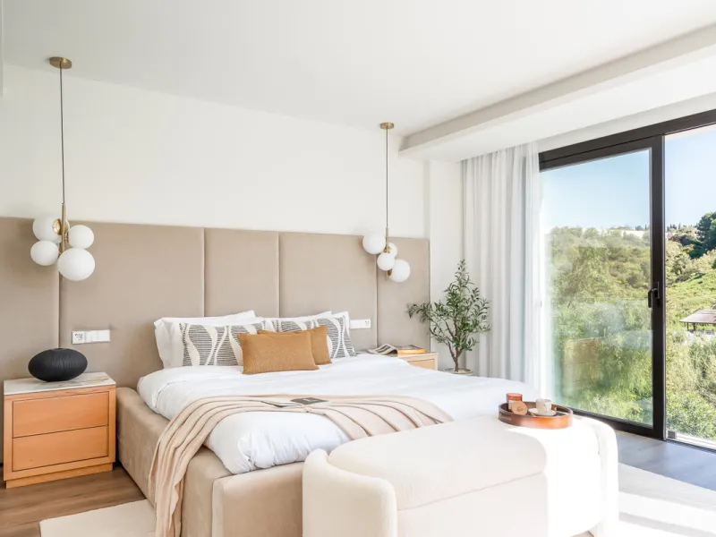 Welcome to a contemporary masterpiece located in the picturesque grounds of Los Naranjos Hill Club in La Cerquilla, Nueva Andalucía. This newly developed Andalusian-style villa offers privacy and elegance in a gated complex. The home's inviting interior i