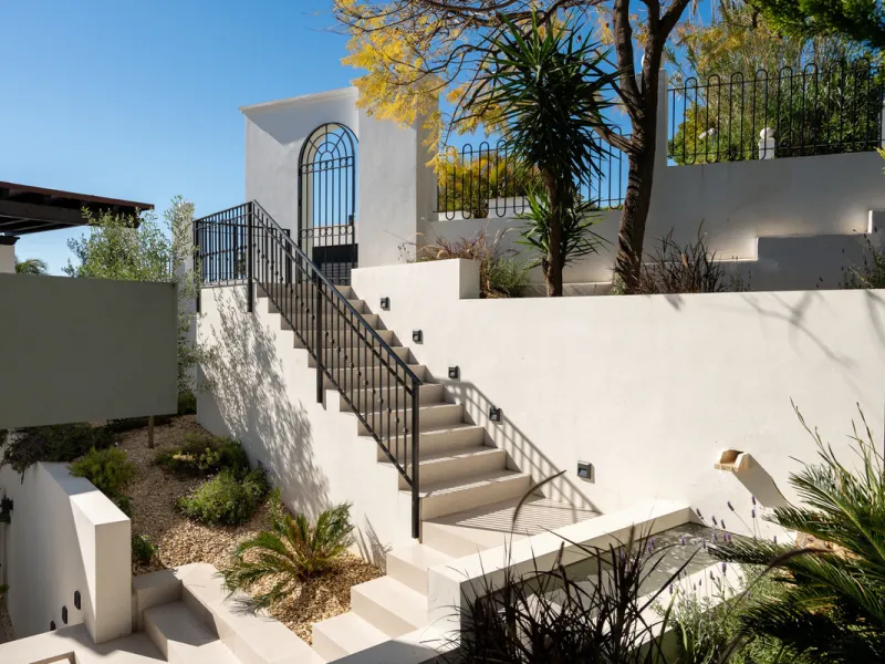 Welcome to a contemporary masterpiece located in the picturesque grounds of Los Naranjos Hill Club in La Cerquilla, Nueva Andalucía. This newly developed Andalusian-style villa offers privacy and elegance in a gated complex. The home's inviting interior i