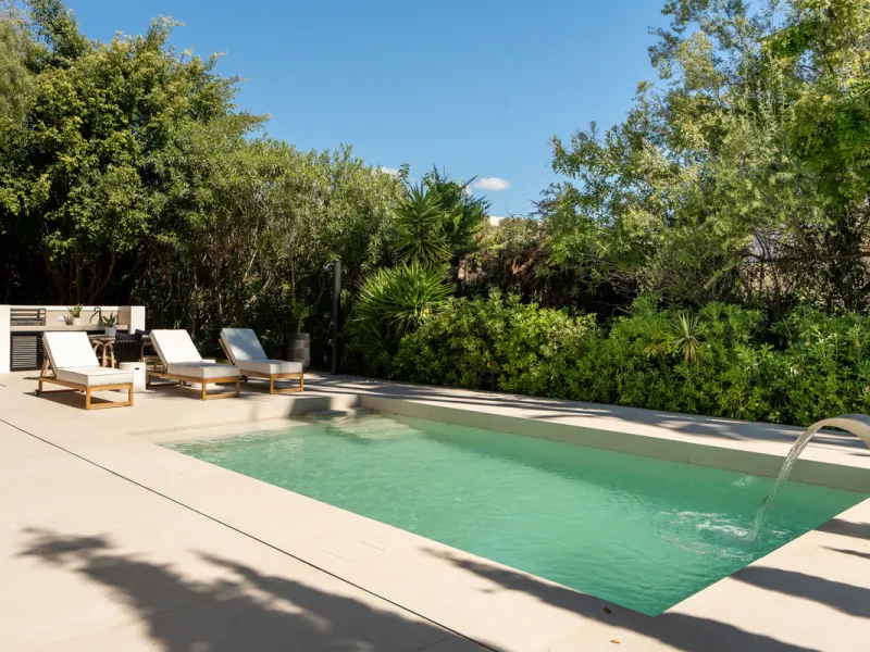 Welcome to a contemporary masterpiece located in the picturesque grounds of Los Naranjos Hill Club in La Cerquilla, Nueva Andalucía. This newly developed Andalusian-style villa offers privacy and elegance in a gated complex. The home's inviting interior i