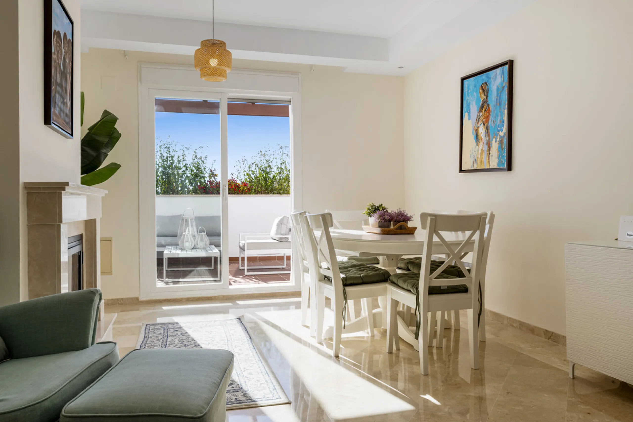 Apartment - Duplex в продаже в Marbella, Málaga. В доме 4 спален и 4 ванных комнат. Площадь дома 186 м²