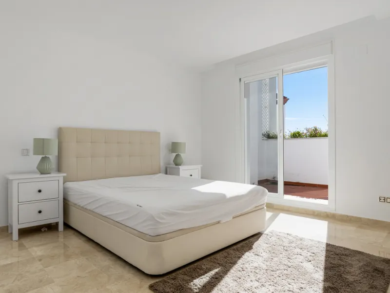 Apartment - Duplex в продаже в Marbella, Málaga. В доме 4 спален и 4 ванных комнат. Площадь дома 186 м²