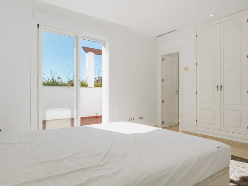 Apartment - Duplex в продаже в Marbella, Málaga. В доме 4 спален и 4 ванных комнат. Площадь дома 186 м²