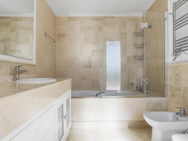 Apartment - Duplex в продаже в Marbella, Málaga. В доме 4 спален и 4 ванных комнат. Площадь дома 186 м²